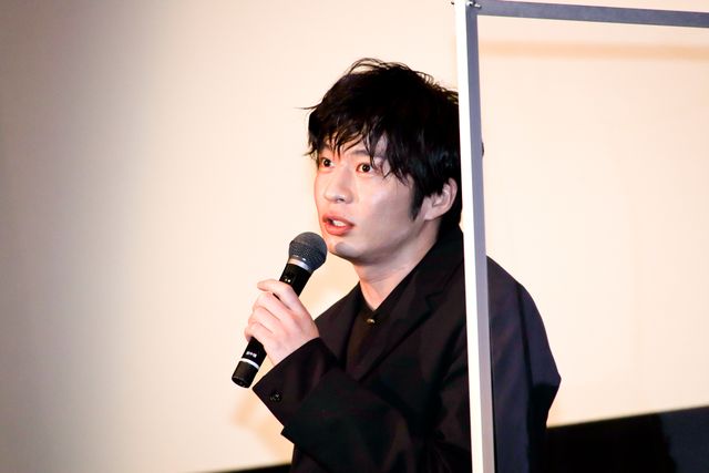 土屋太鳳、美しい純白ドレス姿！『哀愁しんでれら』初日舞台あいさつ（4枚目）