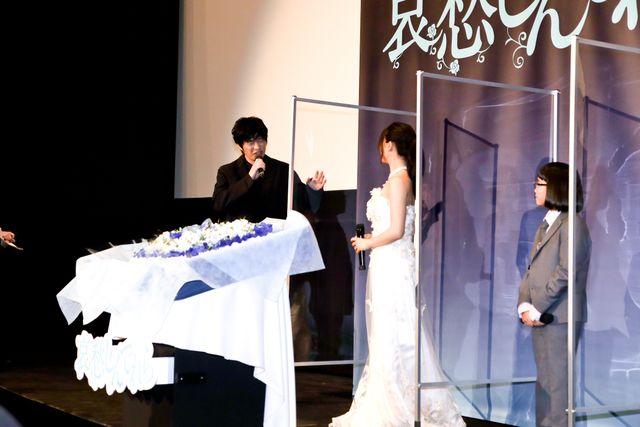 土屋太鳳、美しい純白ドレス姿！『哀愁しんでれら』初日舞台あいさつ（10枚目）