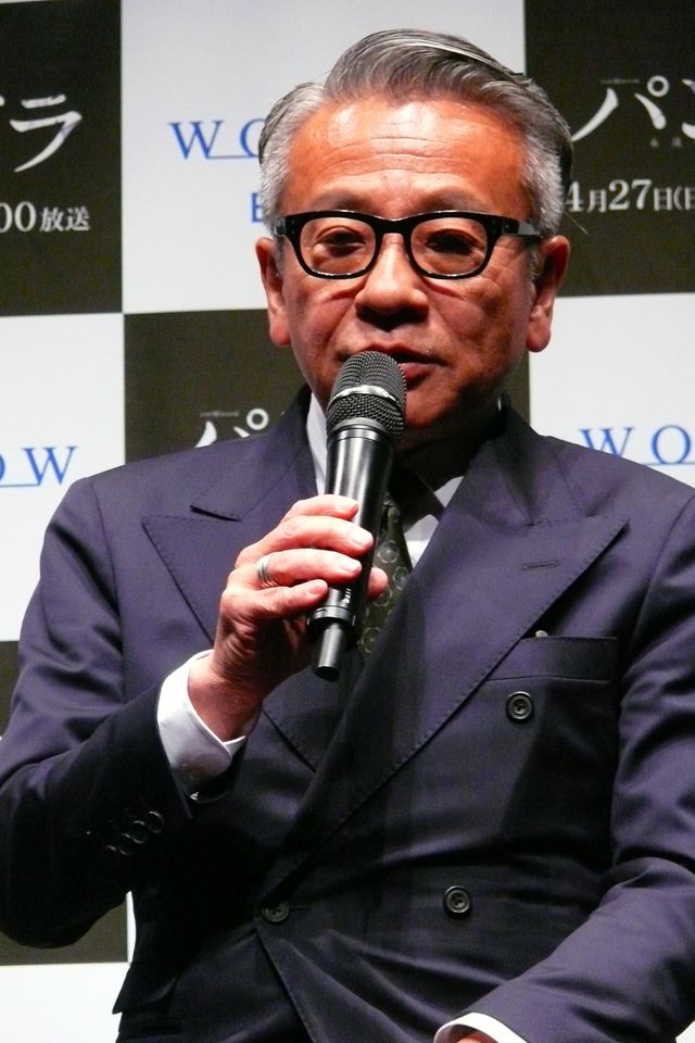 うなずきながら熱心に話を聞く堺雅人　「パンドラ ～永遠の命～」製作記者会見フォトギャラリー（2枚目）