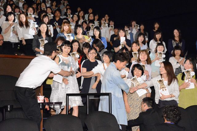 佐藤健は宮崎あおいに「ultra soul」をシャウトさせたい！映画『世界から猫が消えたなら』大ヒット舞台あいさつフォトギャラリー（13枚目）