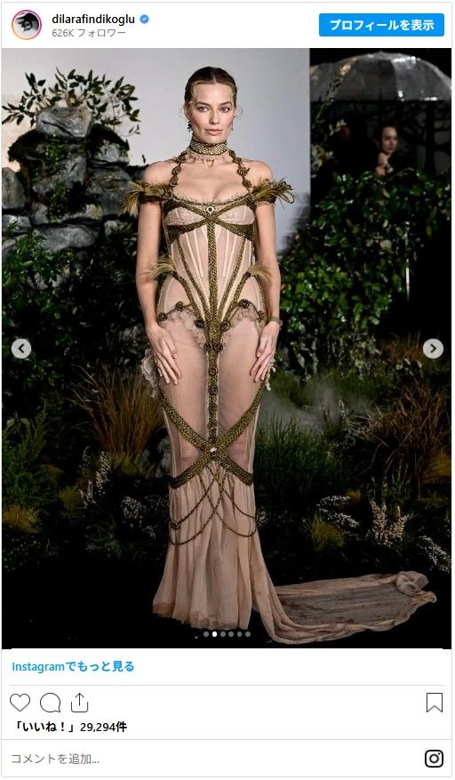 『嵐が丘』ロンドンプレミアでのマーゴット・ロビー（2枚目）