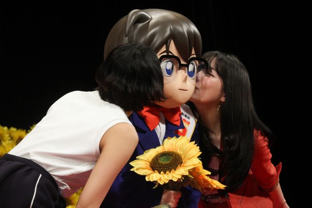 榮倉奈々と元KARAの知英、コナンに熱烈キス！フォトギャラリー（2枚目）
