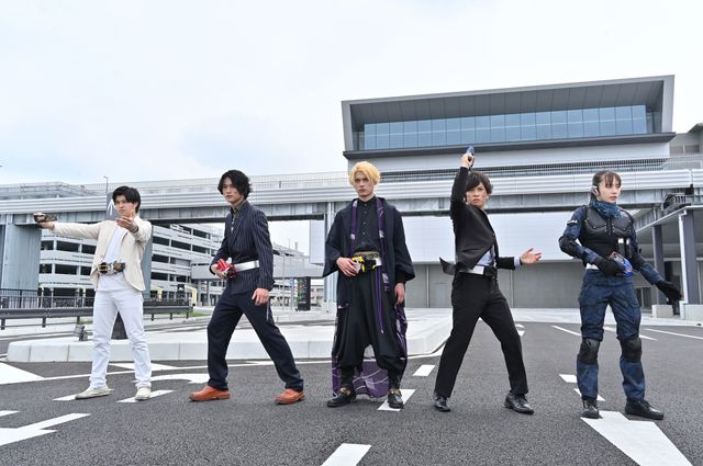 不破と迅が肩を組む…！『劇場版　仮面ライダーゼロワン REAL×TIME』新場面カット（2枚目）