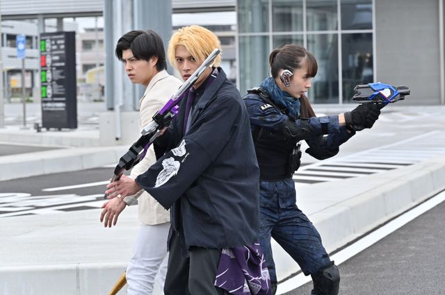 不破と迅が肩を組む…！『劇場版　仮面ライダーゼロワン REAL×TIME』新場面カット（3枚目）