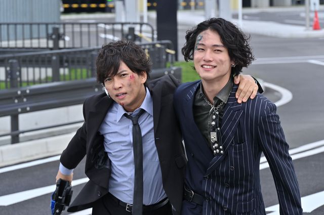 不破と迅が肩を組む…！『劇場版　仮面ライダーゼロワン REAL×TIME』新場面カット（4枚目）