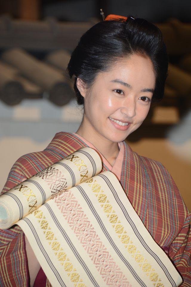 井上真央、山口県の冬の味覚「ふく刺し」を岡田准一にプレゼント！岡田「まさかの生もの……」（6枚目）