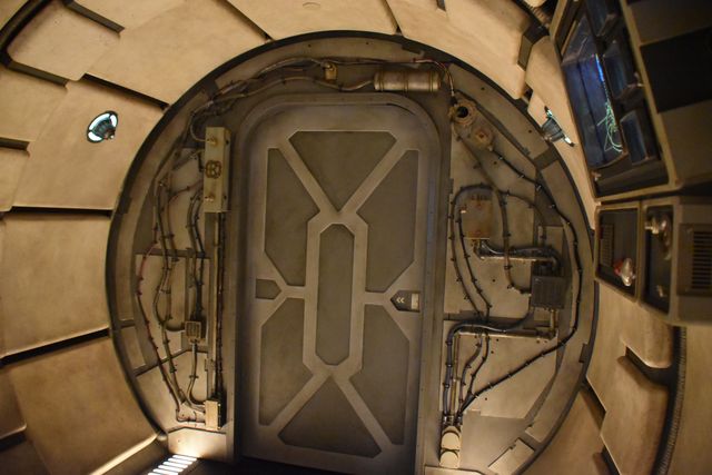 最速の船を操縦！ディズニー「ミレニアム・ファルコン：スマグラーズ・ラン」（12枚目）