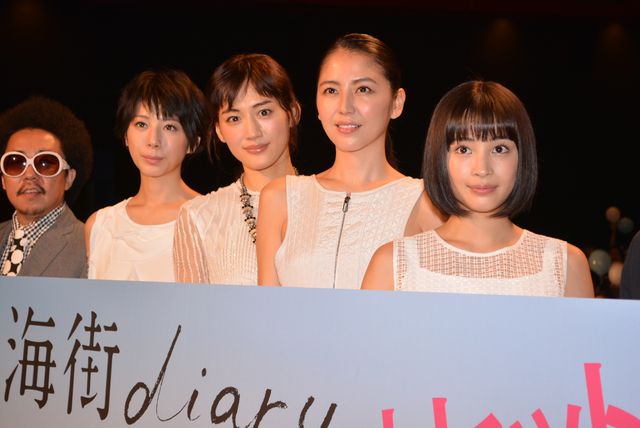 綾瀬はるか・長澤まさみ・夏帆・広瀬すず！4姉妹が迎えた初日！フォトギャラリー（8枚目）