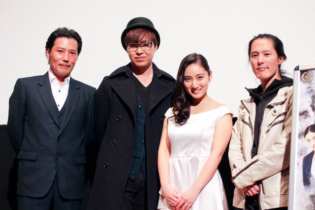映画『民暴』の初日舞台あいさつが行われ（左から）河本タダオ、IZAM、紗綾、貝原クリス亮監督が出席した