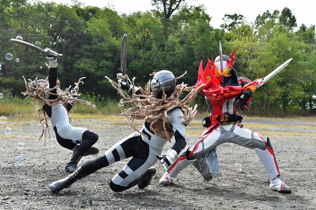 『劇場短編　仮面ライダーセイバー　不死鳥の剣士と破滅の本』場面写真が一挙公開（5枚目）