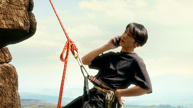 まさかの崖から！「民王R」“貝原”高橋一生がサプライズ出演：フォトギャラリー