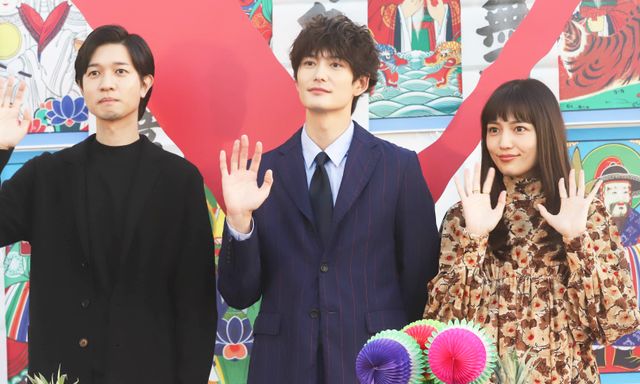 手を振る岡田将生&川口春奈!映画『聖地X』大ヒット祈願イベント:フォトギャラリー