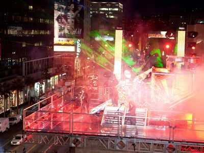 X JAPAN、コダックシアター屋上特設ステージで演奏！