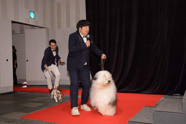 バナナマン日村、犬とのディープキスに大興奮！　画像ギャラリー（23枚目）