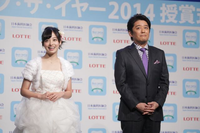 橋本環奈、ふわふわミニスカで美脚披露！フォトギャラリー（2枚目）