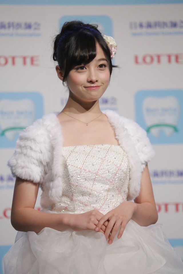 橋本環奈、ふわふわミニスカで美脚披露！フォトギャラリー（6枚目）