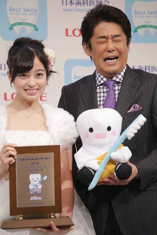 橋本環奈、ふわふわミニスカで美脚披露！フォトギャラリー（12枚目）