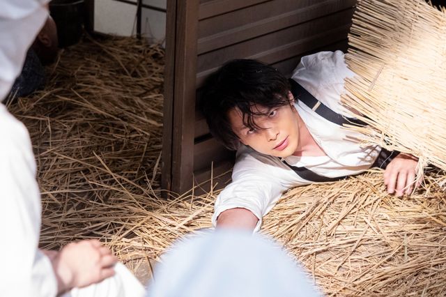 【画像8枚】朝ドラ「風、薫る」東京から来た男（中村倫也）が患者の中に…第92回場面写真：フォトギャラリー