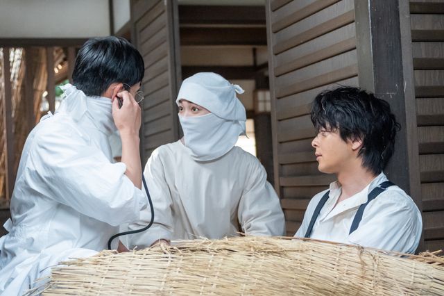 【画像8枚】朝ドラ「風、薫る」東京から来た男（中村倫也）が患者の中に…第92回場面写真（2枚目）