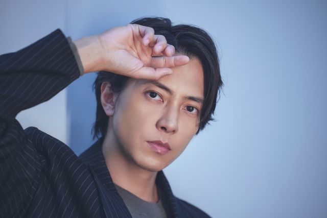 山下智久の吸い込まれそうな瞳…撮りおろし＜8枚＞（2枚目）