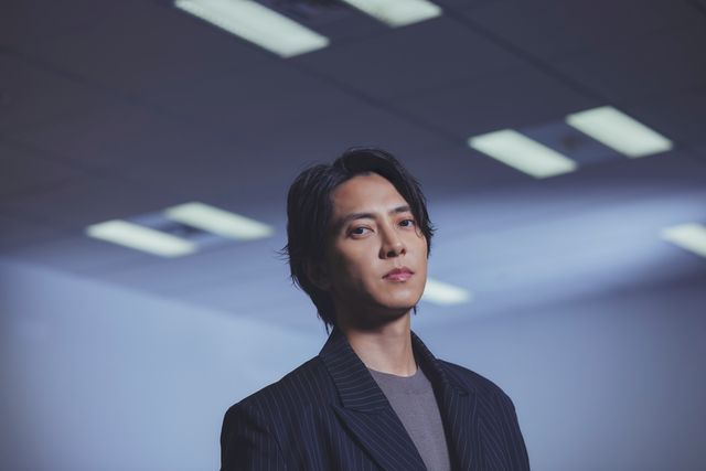 山下智久の吸い込まれそうな瞳…撮りおろし＜8枚＞（3枚目）