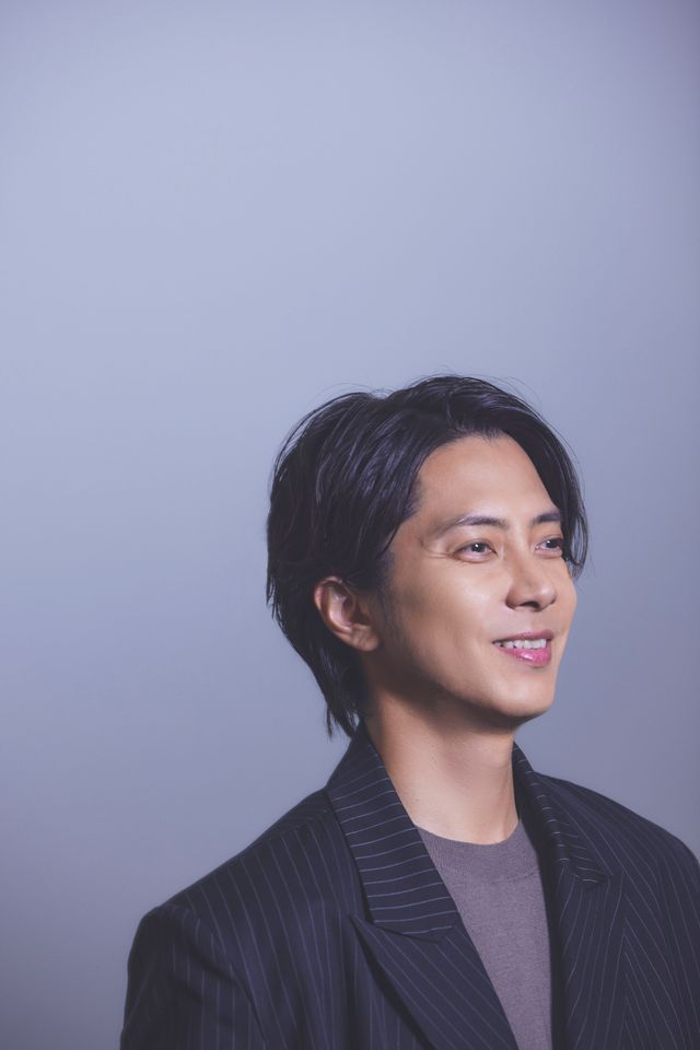 山下智久の吸い込まれそうな瞳…撮りおろし＜8枚＞（4枚目）