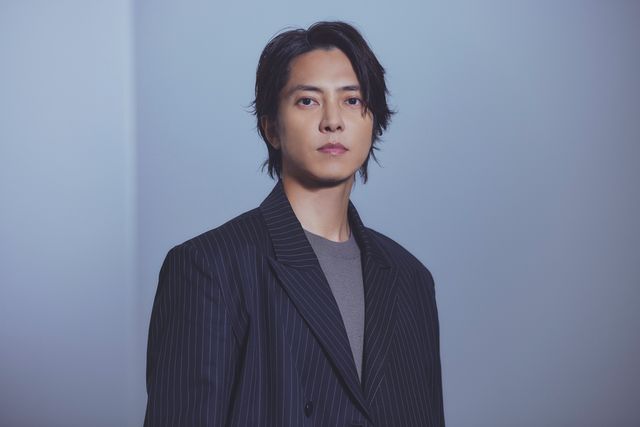 山下智久の吸い込まれそうな瞳…撮りおろし＜8枚＞（5枚目）