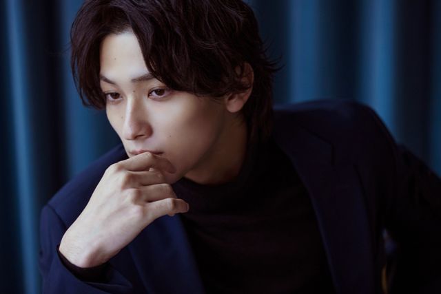 横浜流星、圧巻の美しさ！映画『アキラとあきら』インタビューカット【9枚】（4枚目）