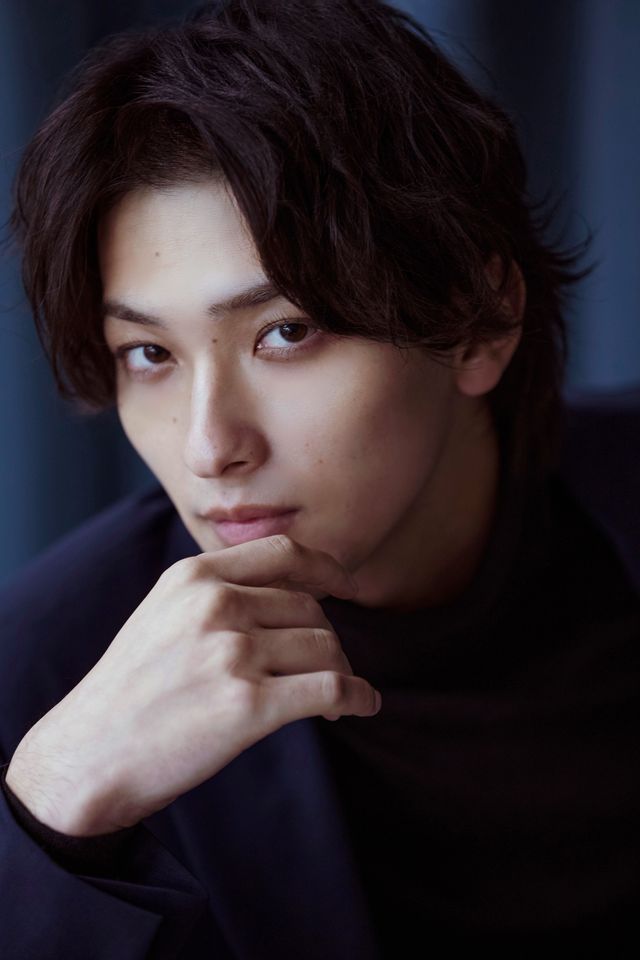 横浜流星、圧巻の美しさ！映画『アキラとあきら』インタビューカット【9枚】（6枚目）