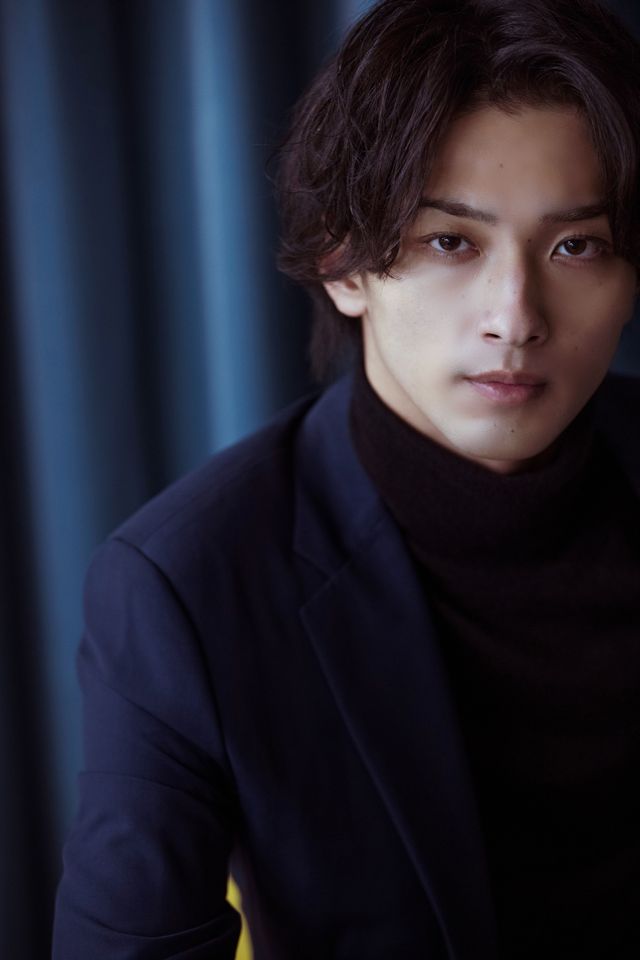 横浜流星、圧巻の美しさ！映画『アキラとあきら』インタビューカット【9枚】（7枚目）