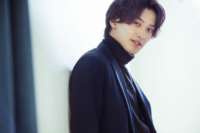 横浜流星、圧巻の美しさ！映画『アキラとあきら』インタビューカット【9枚】（8枚目）