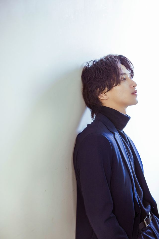 横浜流星、圧巻の美しさ！映画『アキラとあきら』インタビューカット【9枚】（9枚目）