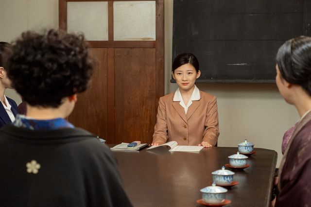 久藤（沢村一樹）とホーナー（ブレイク・クロフォード）がやってきて…「虎に翼」第49回の場面写真（3枚目）