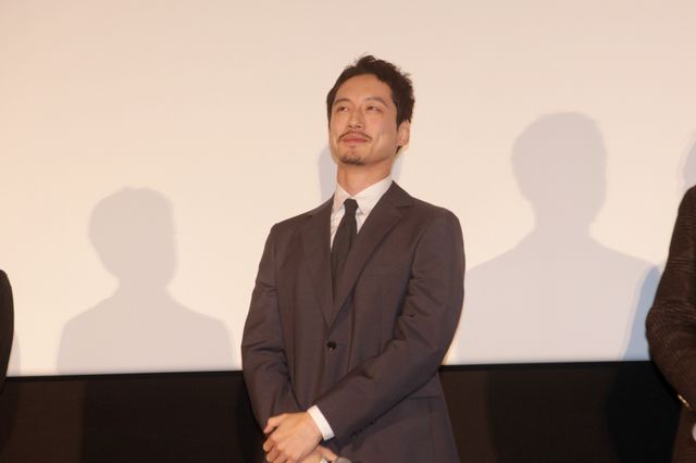 坂口健太郎、髪バッサリでイメチェン！『盤上の向日葵』初日舞台あいさつ（2枚目）