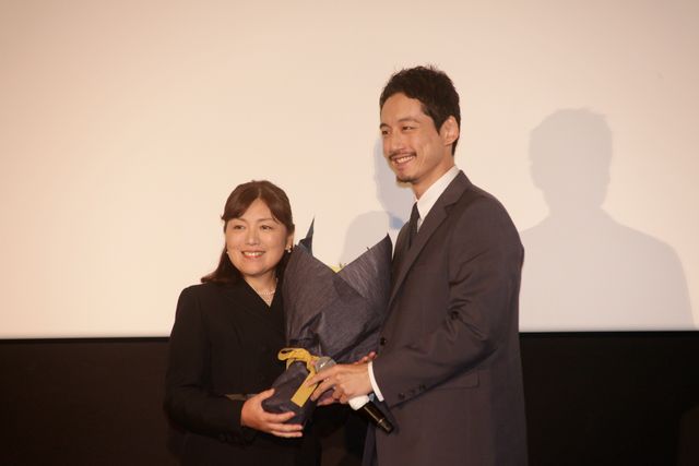 坂口健太郎、髪バッサリでイメチェン！『盤上の向日葵』初日舞台あいさつ（4枚目）