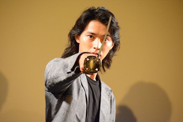 坂口拓＆山崎賢人の鋭い表情！『狂武蔵』完成披露無観客イベント（2枚目）