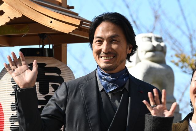 2年ぶり来日のブレンダン・フレイザー、新宿の神社でヒット祈願！映画『レンタル・ファミリー』記者会見（4枚目）