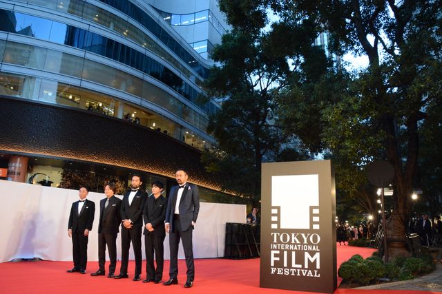 美しい！吉沢亮『かぞく』でレッドカーペット登場（4枚目）