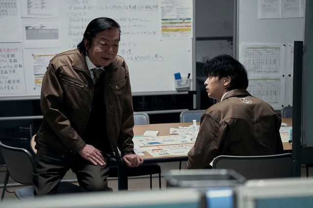 HiHi Jets作間龍斗の姿も！横浜流星主演『ヴィレッジ』場面カット（9枚目）