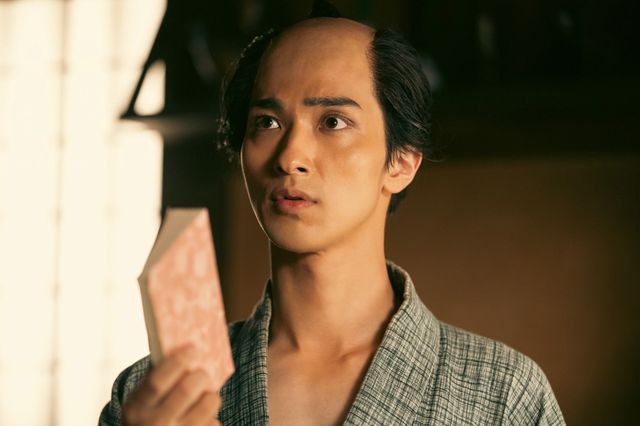 色っぽい花の井（小芝風花）…「べらぼう～蔦重栄華乃夢噺～」第7回「好機到来『籬の花』」（2枚目）