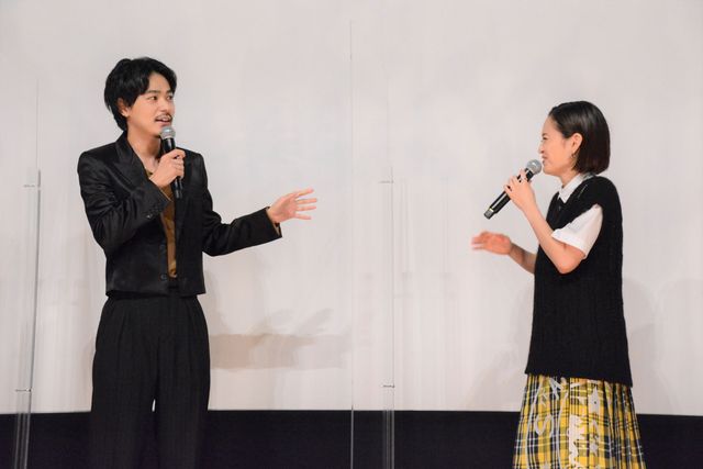 成田凌×前田敦子×六角精児『コンビニエンス・ストーリー』完成披露の様子（3枚目）