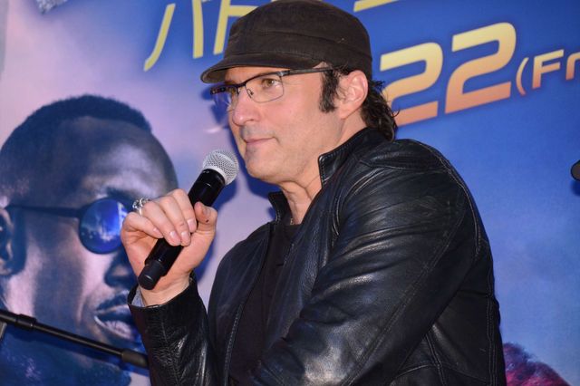 『アリータ』クリストフ・ヴァルツ、バーチャルYouTuberと手つなぎポーズ！（6枚目）