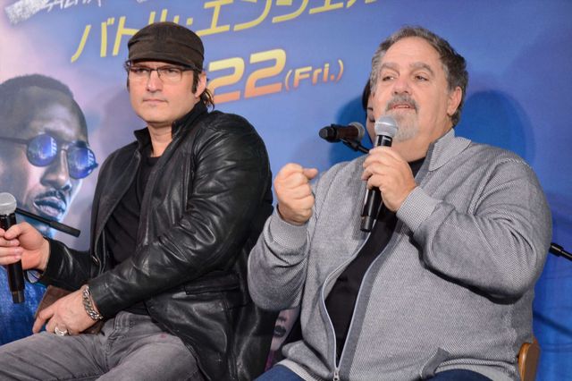 『アリータ』クリストフ・ヴァルツ、バーチャルYouTuberと手つなぎポーズ！（8枚目）