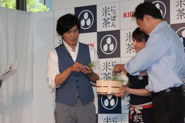 佐藤浩市が田植え！フォトギャラリー（2枚目）