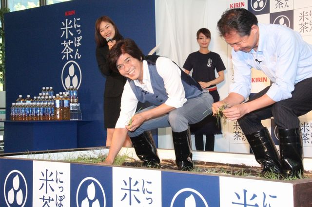 佐藤浩市が田植え！フォトギャラリー（5枚目）