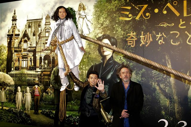 ティム・バートン監督が来日!ピース又吉が宙を舞う!?フォトギャラリー:フォトギャラリー