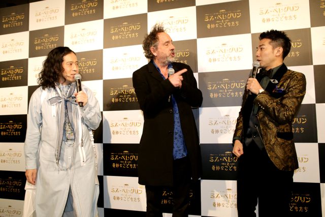 ティム・バートン監督が来日！ピース又吉が宙を舞う!?フォトギャラリー（10枚目）