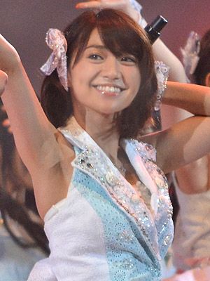 2年ぶり2度目の1位を獲得した大島優子-「AKB48 27thシングル 選抜総選挙 ～ファンが選ぶ64議席～」開票イベントにて