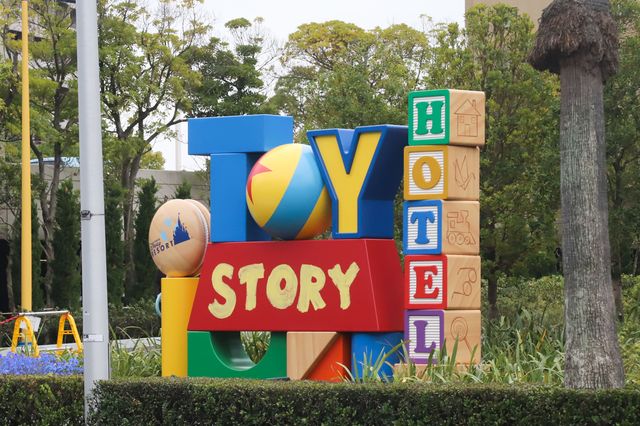 カラフル！「東京ディズニーリゾート・トイ・ストーリーホテル」の様子（4枚目）