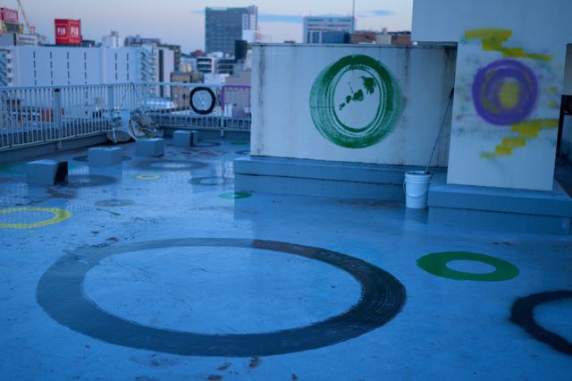 堂本剛が一発勝負で描いた巨大な○！映画『まる』に登場する多種多様な“まる”たち：フォトギャラリー